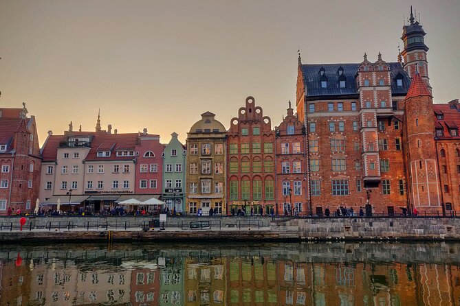 Main Town Gdańsk Walking Tour - Meeting at Targ Węglowy 1 and Finding Your Yellow Umbrella