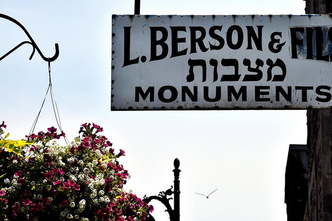 Making Their Mark: Montreal Jewish History Walking Tour - Guides make (and break) a walking history tour