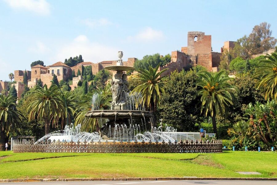Málaga: 3-Hour Complete Walking Tour with Tickets - Strolling Málaga’s historic center: street scenes with real context