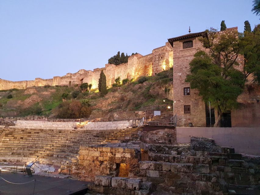 Málaga: Cathedral, Alcazaba, Roman Theater Walking Tour - Pace and Comfort: What to Expect from a Walking Tour