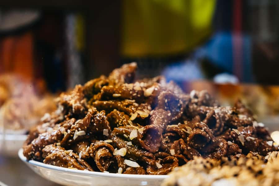 Marrakech: Authentic Moroccan Food Walking Tour & Dinner - The herbalist/spice shop stop: more than a bathroom break