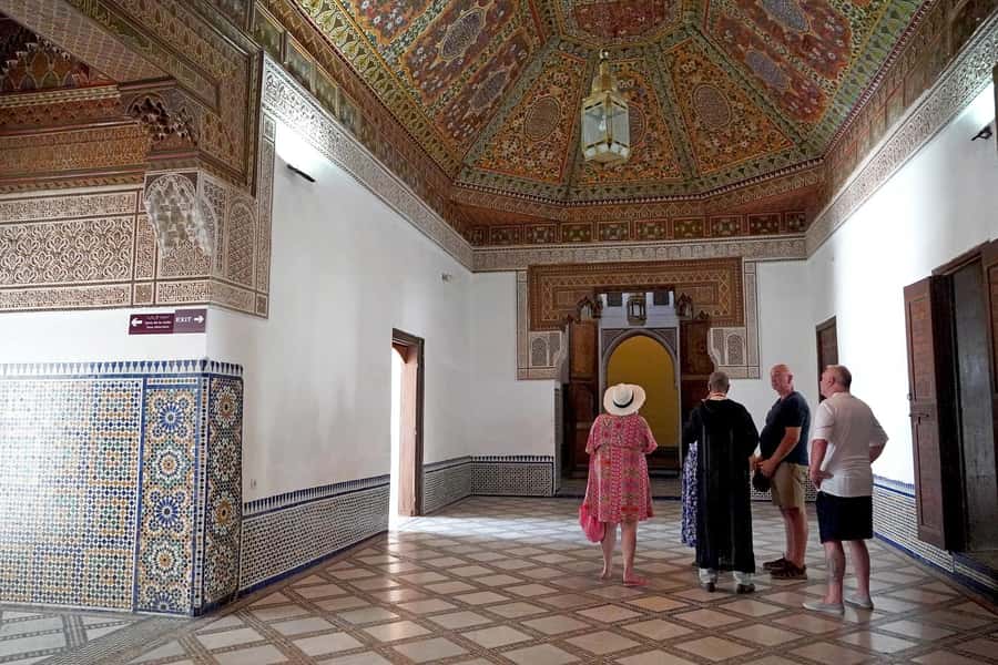 Marrakech: Monuments, Souks and Medina Guided Walking Tour - Medina time: walking the UNESCO lanes without losing your mind