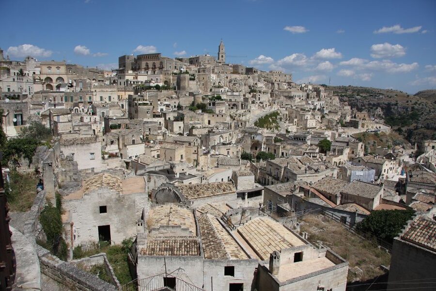 Matera: Guided Walking Tour - Sasso Barisano to Sasso Caveoso: the walking route that makes comparisons click
