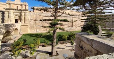 Mdina and Rabat: Guided City Walking Tour - Starting at Mdina Main Gate: the story that sets the pace