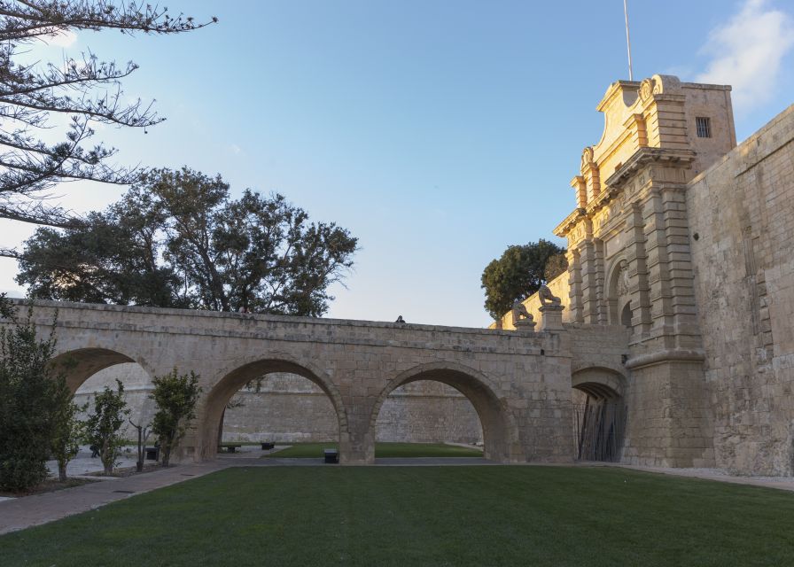 Mdina and Rabat: Guided City Walking Tour - The guide and the listening setup: hearing clearly in tight streets