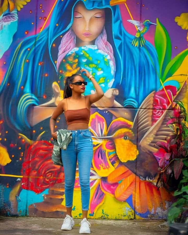 Medellín: Comuna 13 Tour with Snacks And Your Own Graffiti - Art Galleries and Viewpoints: More Than Just Pretty Photos