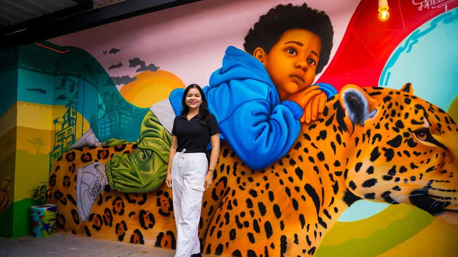 Medellín: Comuna 13 Tour with Snacks And Your Own Graffiti - The Iconic Escalators: A Symbol You Can Feel in Your Feet
