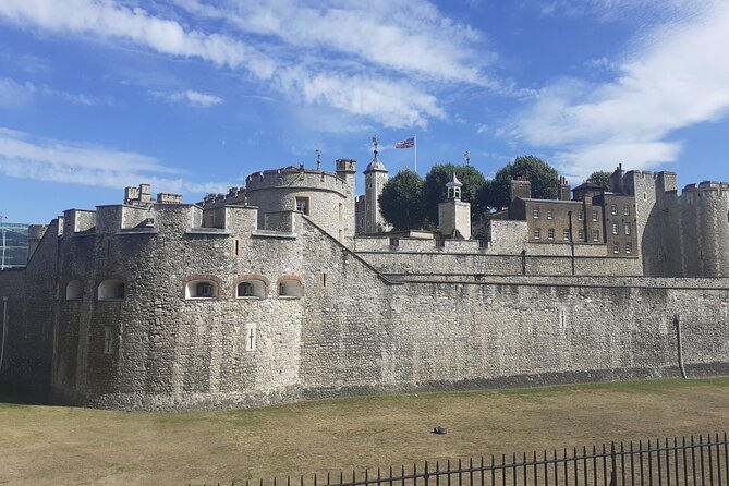 Medieval History Walking Tour from The Tower of London - Stop 4: London Bridge—43 AD origins to civil war and fire