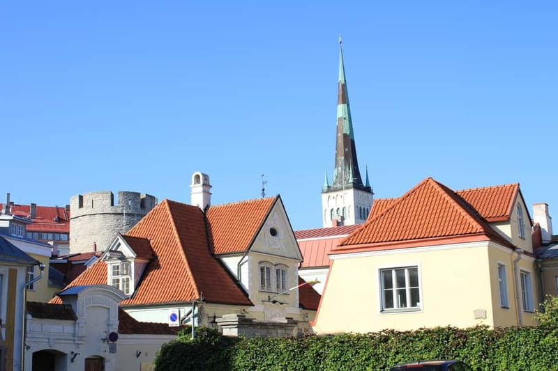 Medieval Tallinn 2-Hour Old Town Walking Tour - Toompea Hill terrace finish: Castle ground and Estonia’s political layer