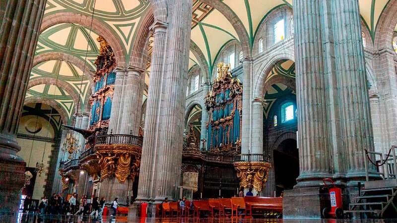 Mexico City: Historic Downtown Walking Tour - Stained-glass department store and the bakery: the local culture pieces