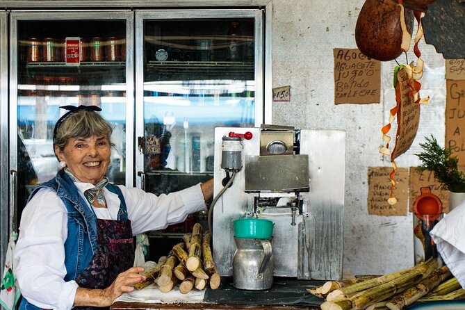 Miami: Little Havana Food and Culture Walking Tour - Live music at Sala’o and the cigar-stop rhythm