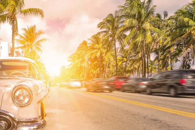 Miami South Beach Art Deco Walking Tour - Ocean Drive and the Versace Mansion: the stop that ties it together