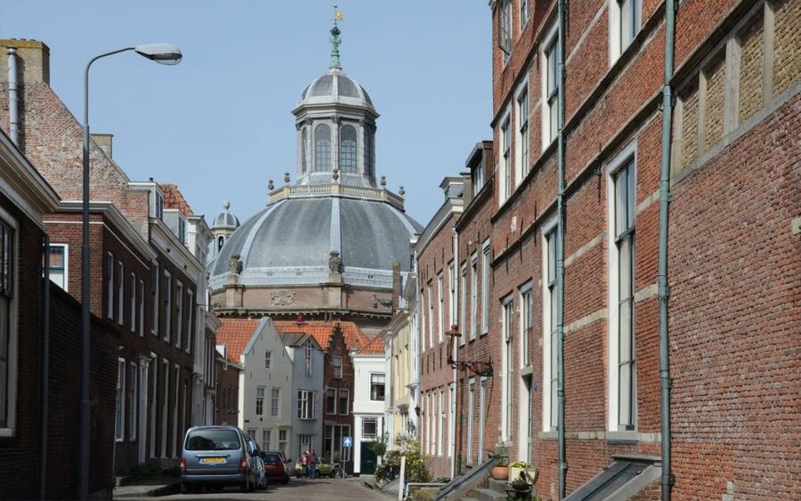 Middelburg: Guided City Walking Tour - Damsquare and Kuiperspoort: Little Places With Big Meaning