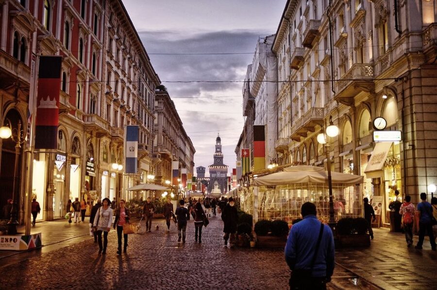 Milan by Night 2-Hour Walking Tour - Duomo Square at Night: Seeing the Cathedral Area Like a Local
