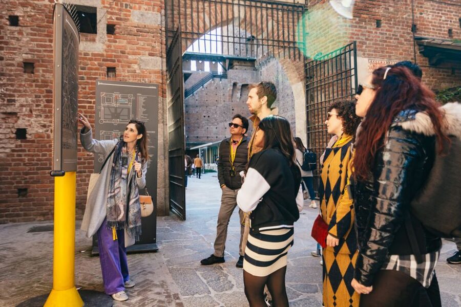 Milan: Da Vinci's Last Supper and Guided Walking Tour - The Walking Pace, Headsets, and When to Pace Yourself