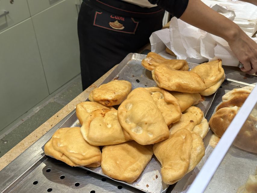 Milan: Guided Street Food Walking Tour with Food Tasting - Historic stops that add meaning to the food trail