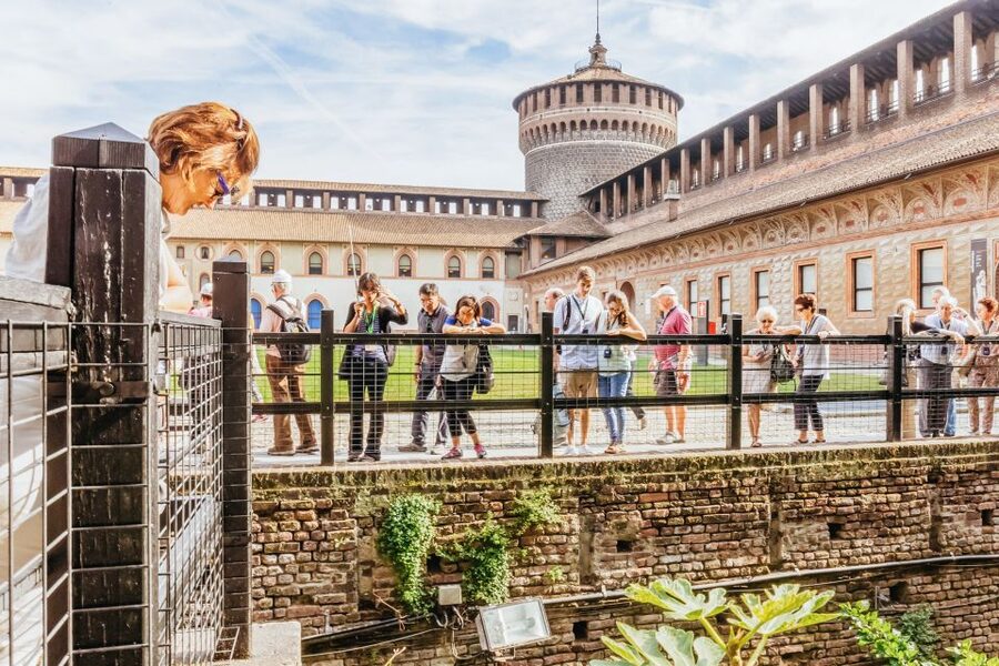 Milan: Guided Walking Tour & Last Supper Visit with Ticket - Sforza Castle and the surrounding park: fortress energy without the museum overwhelm