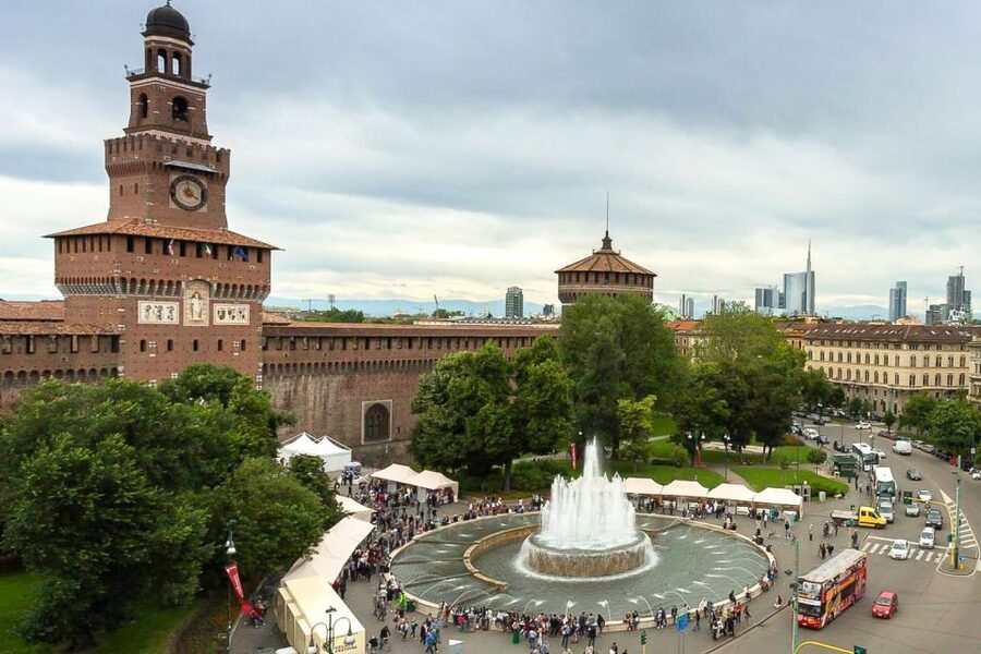 Milan: Guided Walking Tour with Duomo and the Last Supper - Cattelan’s L.O.V.E. sculpture: modern Milan in one stop