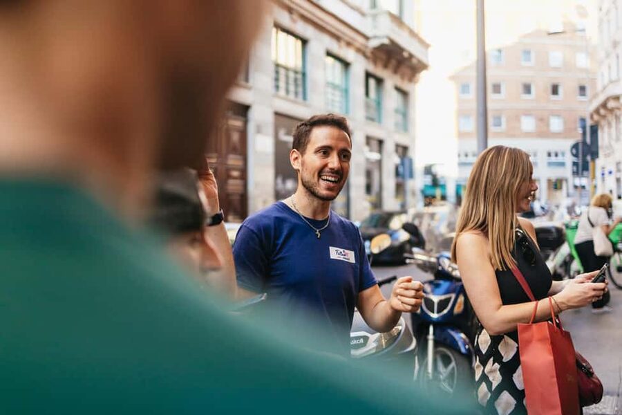 Milan: Street Food Walking Tour - Piazza San Sepolcro: more tastings and more reasons to pay attention