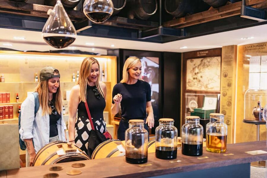 Milan: Street Food Walking Tour - Small group logistics: why 10 people changes everything