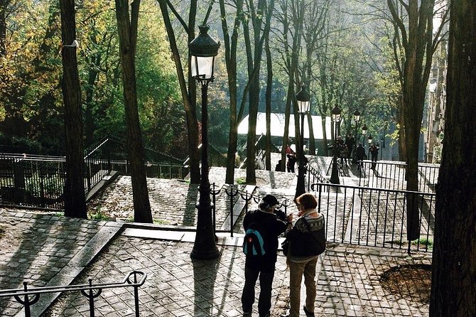 Montmartre District and Sacre Coeur - Exclusive Guided Walking Tour - Moulin Rouge and Sacré-Cœur: the photo circuit that actually makes sense