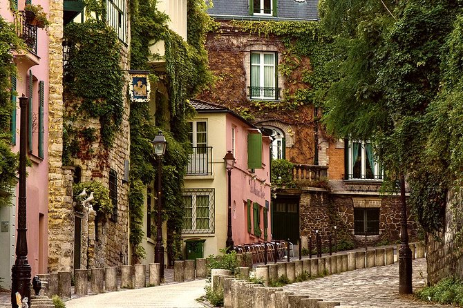 Montmartre District Walking Tour in Paris - Au Lapin Agile: cabaret life and Picasso’s unusual bargain