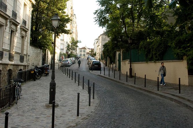 Montmartre District Walking Tour in Paris - Café des Deux Moulins and Amélie: a pop-culture stop that still feels local