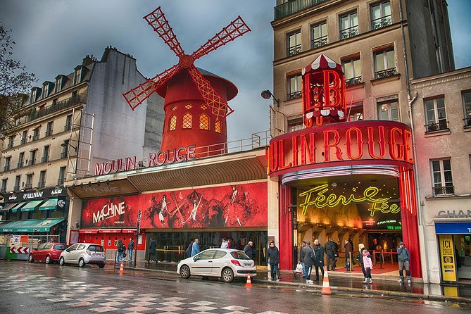 Montmartre District Walking Tour in Paris - Place du Tertre: where artists’ studios meet the real street