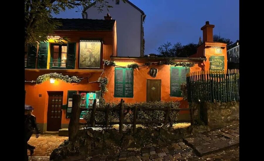 Montmartre for Art Lovers - Walking tour with Expert Guide - Montmartre Cemetery: Where the Stories Start