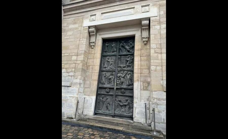 Montmartre for Art Lovers - Walking tour with Expert Guide - La Maison Rose, Lapin Agile, and Place du Tertre Without the Confusion