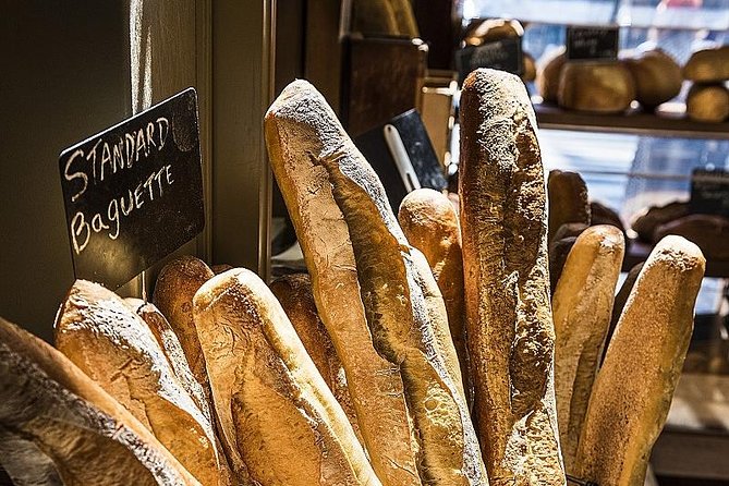 Montmartre Hidden Gems and Scenic Highlights Walking Tour - The Pink House Café and the Montmartre Vineyard
