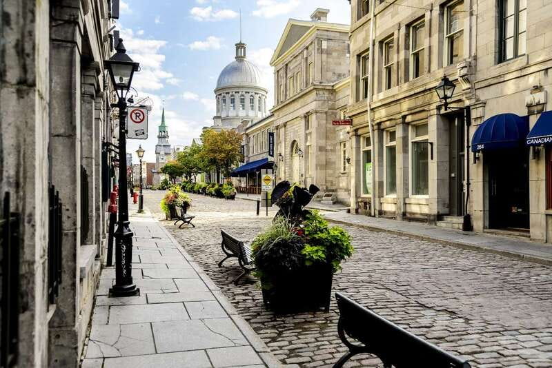Montréal: Old Town Small Group Guided Walking Tour - Starting at the Obelisk: Where the Tour Begins