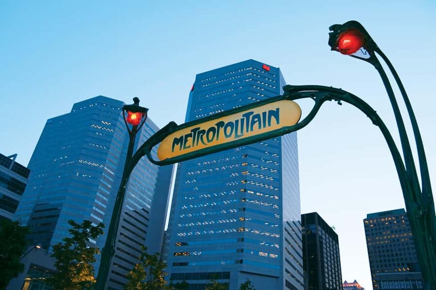 Montréal: The Original Old Montréal Walking Tour - Architecture and the Basilica Area: Why That Stop Is Worth Being Present for