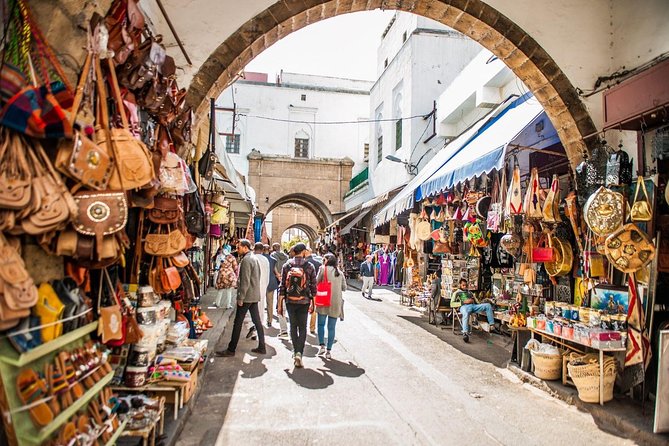 Morning Casablanca: The Medina and Beyond Cultural Walking Tour - Hassan II Mosque start: set the stage before you enter the maze