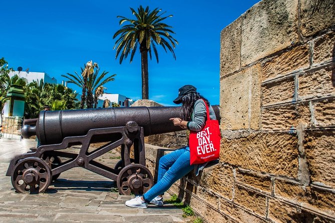 Morning Casablanca: The Medina and Beyond Cultural Walking Tour - Old Medina of Casablanca: shop, snack, and read the street