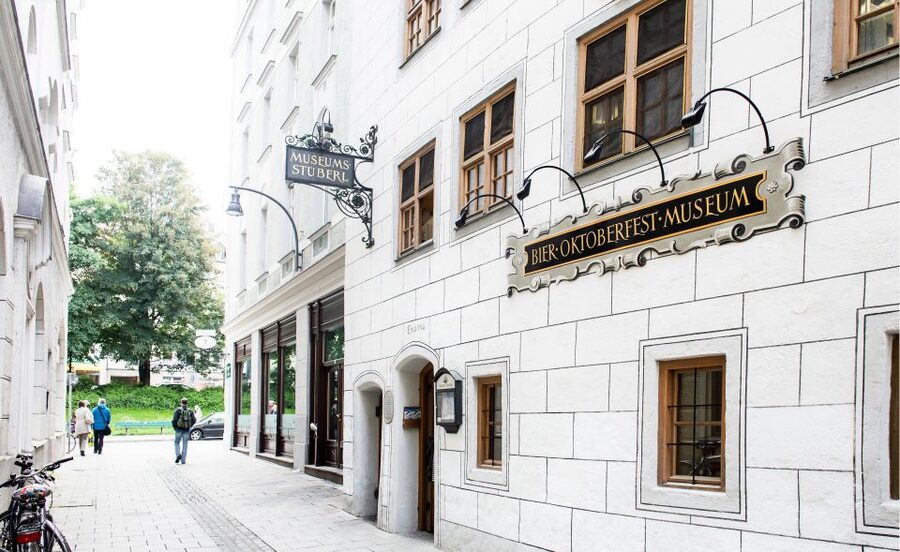 Munich: Guided Food Walking Tour with Beer Tasting - Bread from the last mill and Pfennigmuggerl: the small snack that tells a big story