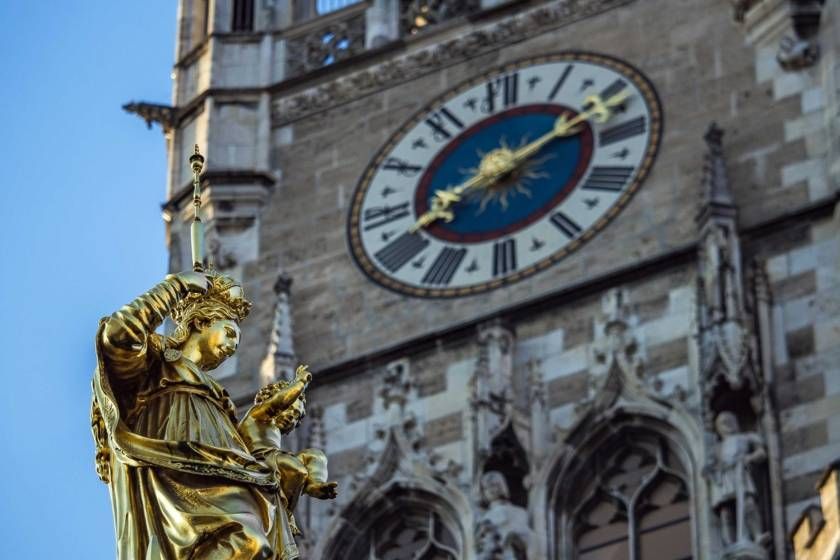 Munich: Old Town Guided Walking Tour - Frauenkirche and the city’s landmarks: what the route helps you notice