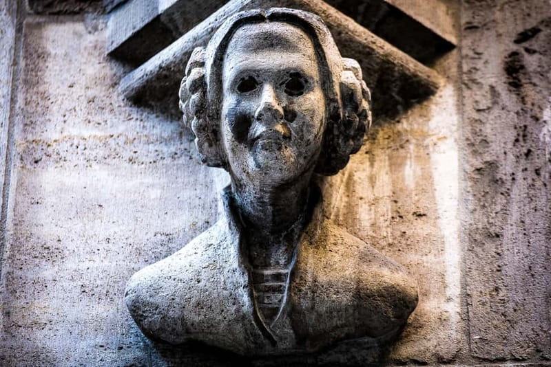 Munich: Raven Black Witches and Executioners Walking Tour - The walk through Hackenviertel: fear-era streets you’ll actually cross