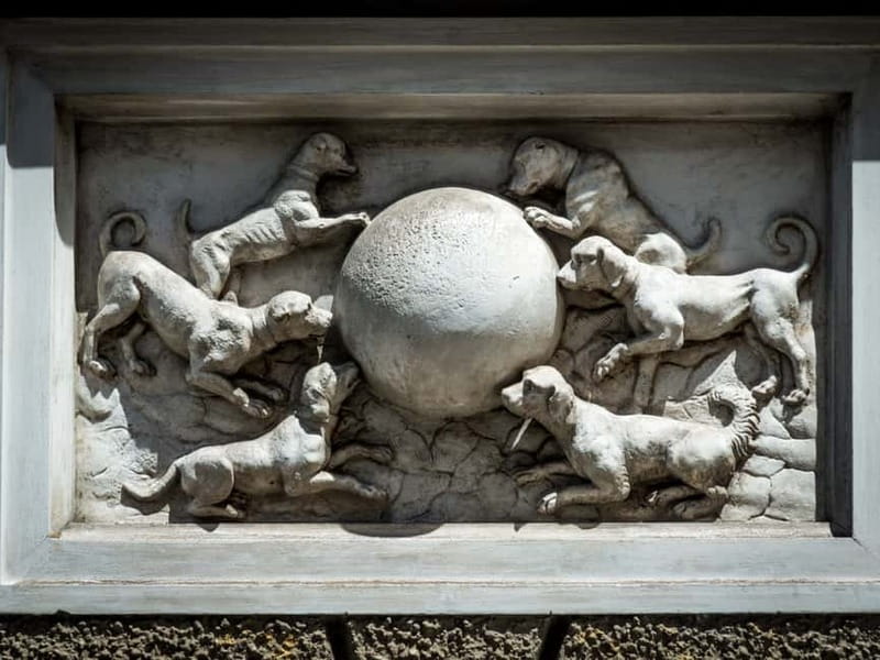 Munich: Raven Black Witches and Executioners Walking Tour - How the guide’s German storytelling affects your experience