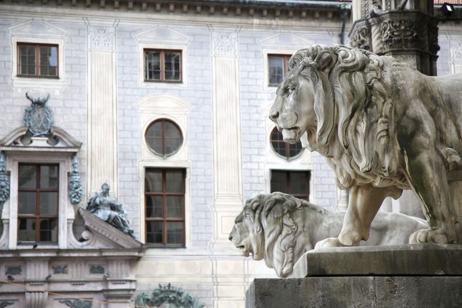 Munich: Third Reich & WWII Walking Tour - Feldherrnhalle: the 1920s power grab and why it failed