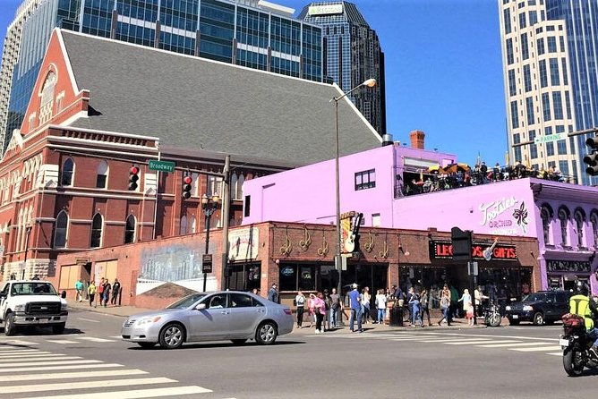 Music City Food, Drink, Sightseeing Walking Tour along Broadway - BBQ, Hot Chicken, and the Route’s Lunch-Ready Pace