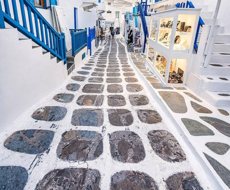 Mykonos Walking Tour - Manto Square and Matogianni: history and fashion streets in one route