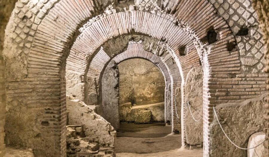Naples: City Walking Tour w/ Underground Roman Ruins Ticket - Starting at Piazza Municipio: Getting Your Bearings in Old Naples