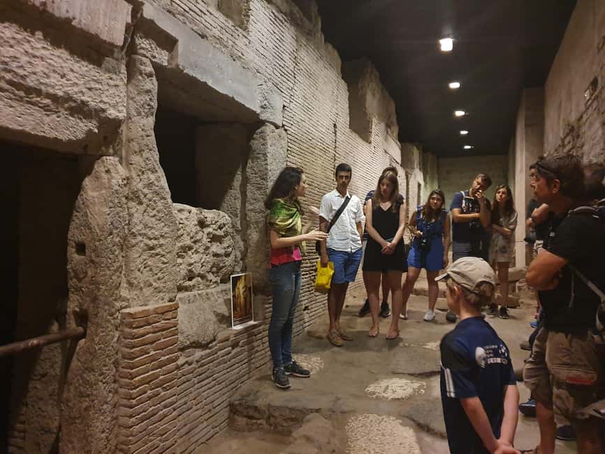 Naples: City Walking Tour w/ Underground Roman Ruins Ticket - Via San Gregorio Armeno and Via dei Tribunali: Street Characters and Everyday History