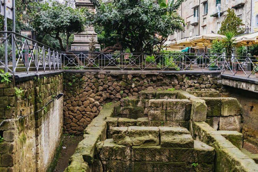 Naples: Old Town Guided Walking Tour - Basilica di San Lorenzo Maggiore: photo stop into guided context
