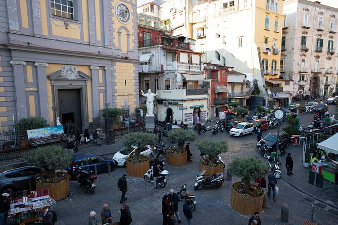 Naples Spanish Quarters Walking Tour Street Art, Folklore & Sweet - The 2-hour format: small group pacing that keeps you moving (without rushing)