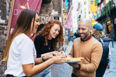 Naples: Street Food Walking Tour with Local Guide - The first tastings: pizza a portafoglio and pizza fritta