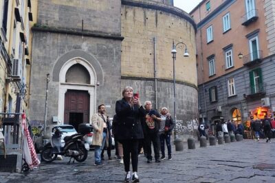 Naples Walking Tour: Old Town and Spaccanapoli - Piazza Dante and Port’Alba: your first jump back to Neapolis