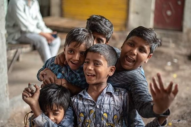 New Delhi Slum Walking Tour - Getting there: meeting point and local-style travel