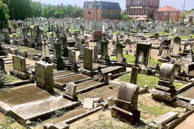 New Orleans Cemetery Walking Tour - Why a licensed guide matters in New Orleans cemeteries